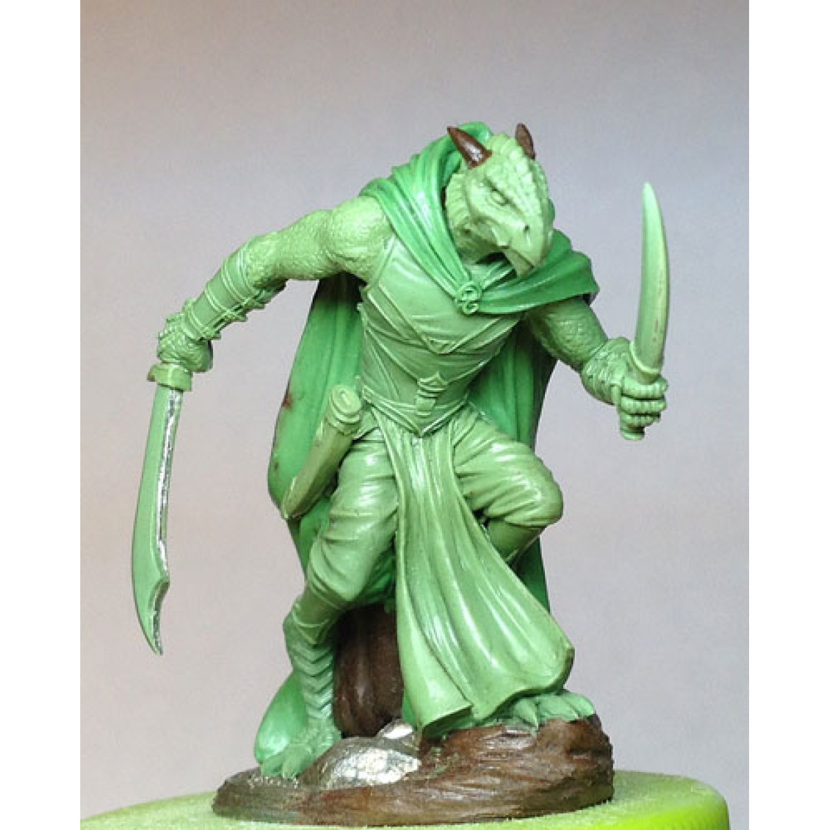 Dark Sword Miniatures Visions In Fantasy Dragonkin Rogue